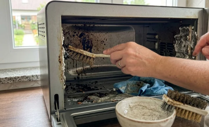 Como limpar forninho elétrico por dentro sem esforço em casa