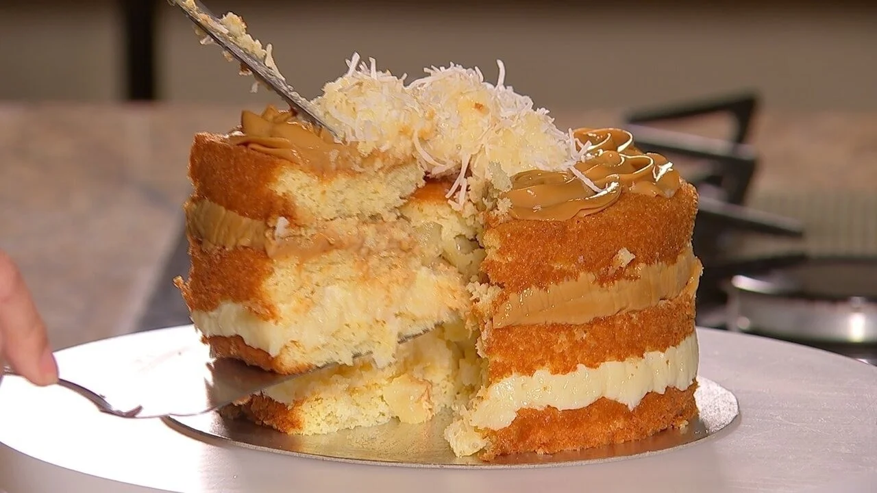Bolo de Abacaxi com Doce de Leite: Combinação Irresistível e Cremosa