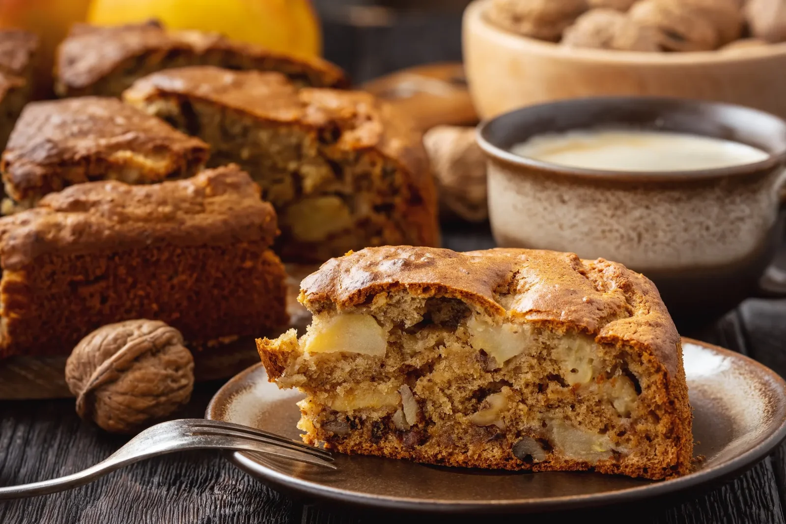 Bolo de Aveia com Banana e Maçã: Massa Fofinha com Frutas Picadas