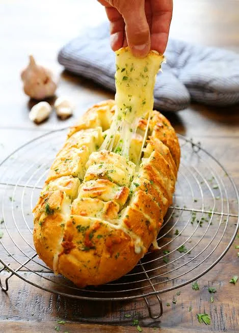 Pão de alho com calabresa moída: recheio saboroso e fácil