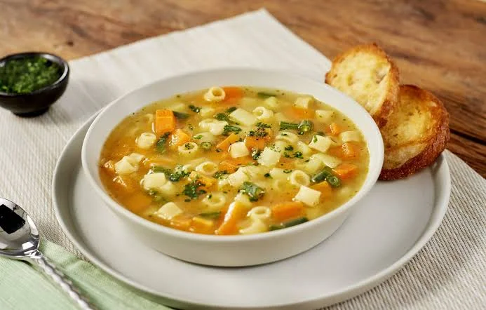 Sopa de Frango com Legumes e Macarrão: Receita Fácil e Rápida de Panela